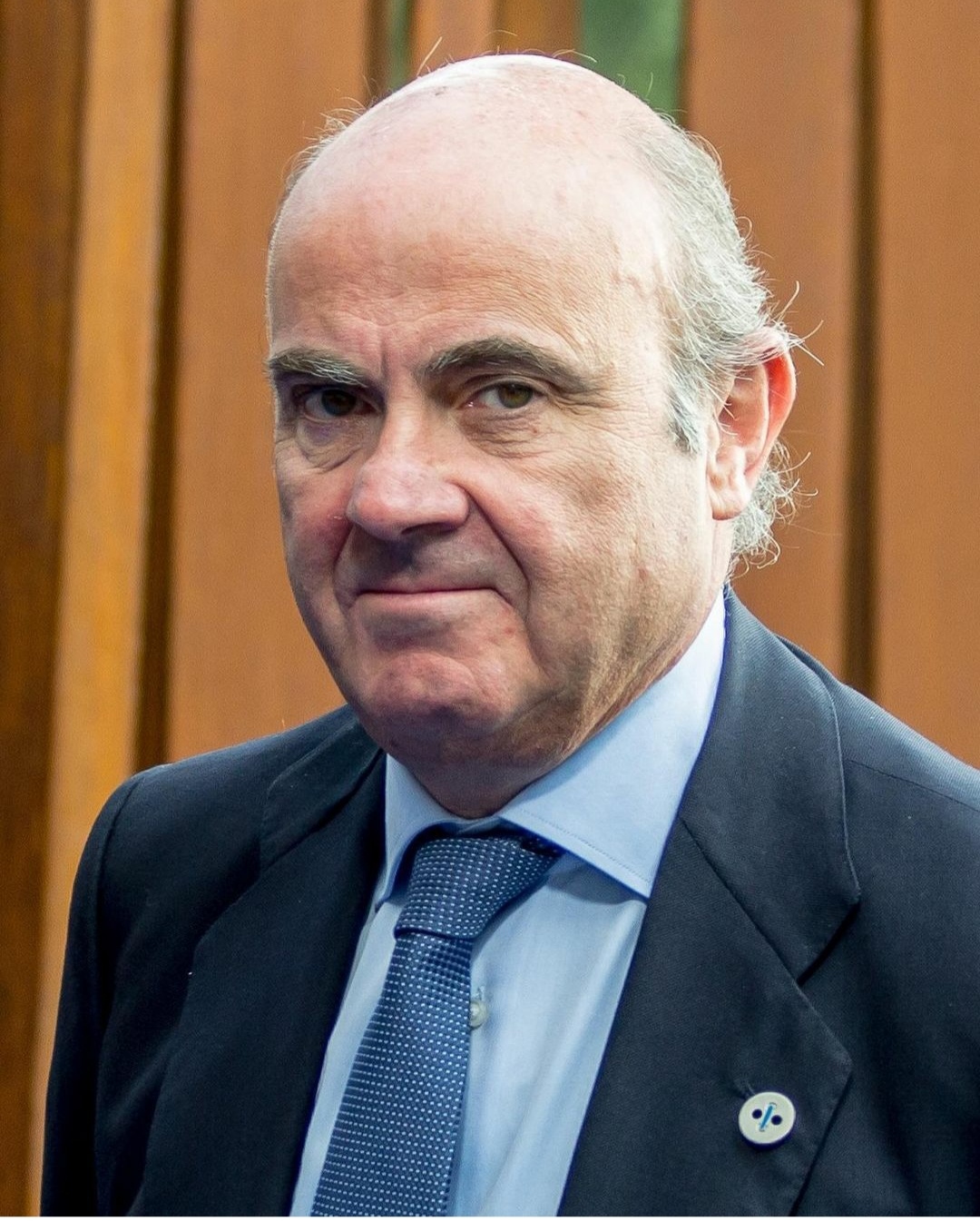 ¡El escándalo de los sobornos salpica a Europa! Luis de Guindos, el actual vicepresidente del Banco Central Europeo, ha sido pillado con 10 Millones de euros en un paraíso fiscal